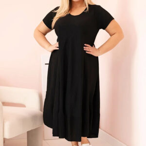 Sukienka damska plus size z krótkim rękawem i falbaną z lekkiej wiskozy czarna