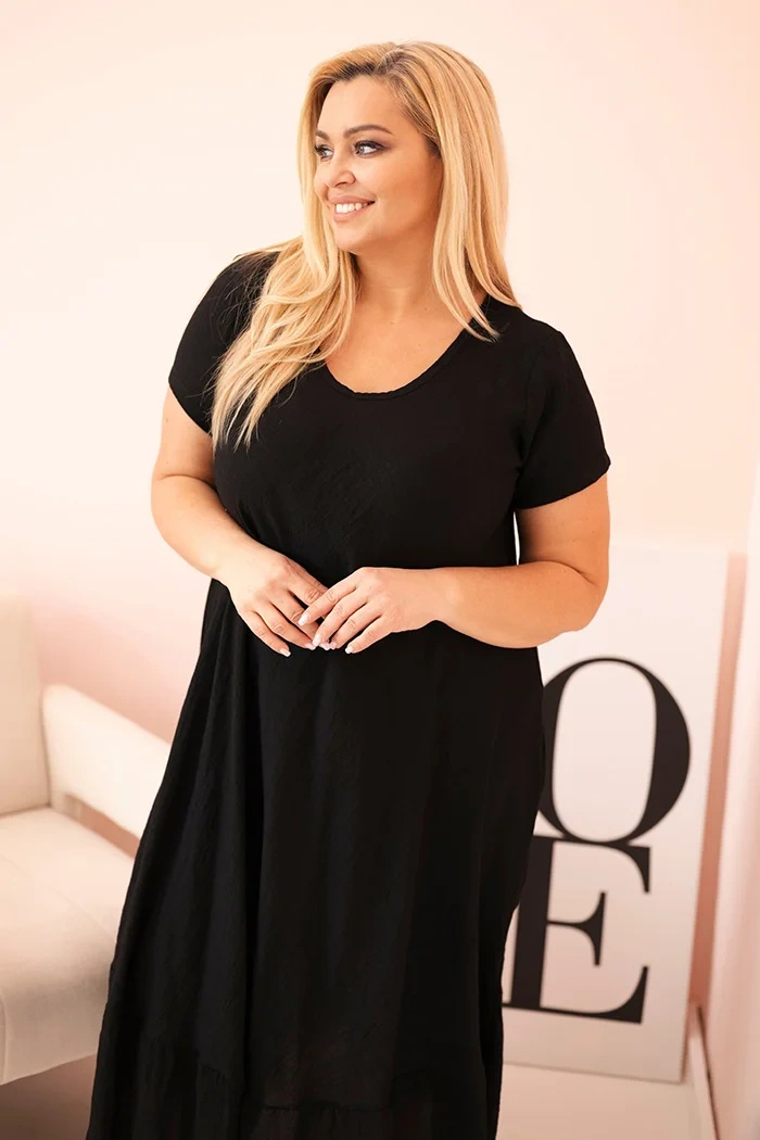 Sukienka damska plus size z krótkim rękawem i falbaną z lekkiej wiskozy czarna - obrazek 2