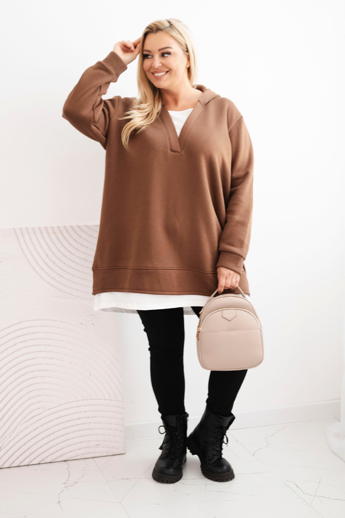 Bluza damska ocieplana Plus Size z kapturem i dekoltem w serek brązowa - obrazek 2
