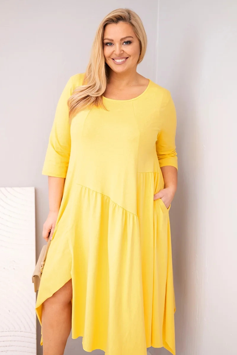 Sukienka damska bawełniana Plus Size z asymetrycznym dołem żółta - obrazek 2