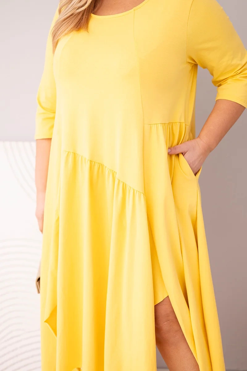 Sukienka damska bawełniana Plus Size z asymetrycznym dołem żółta - obrazek 4