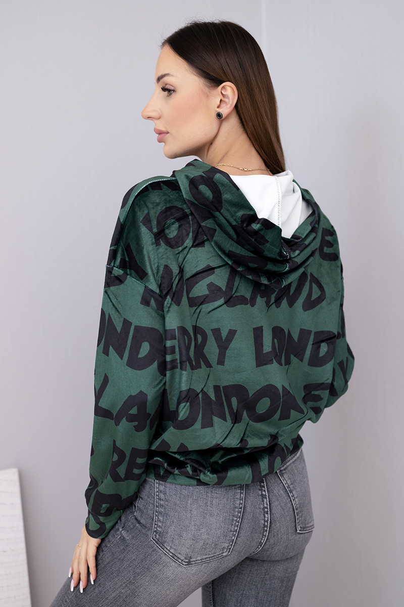 Bluza damska oversize z kapturem i nadrukiem ciemno zielona - obrazek 4