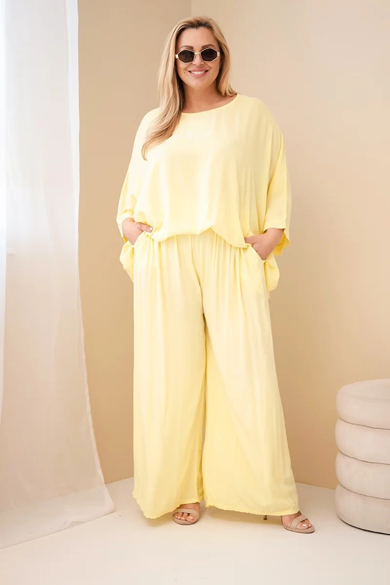Komplet damski Plus Size wiskozowy z szerokimi spodniami i bluzką - obrazek 2