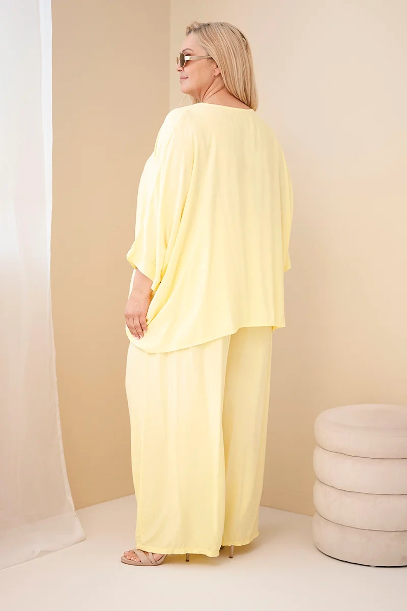 Komplet damski Plus Size wiskozowy z szerokimi spodniami i bluzką - obrazek 3