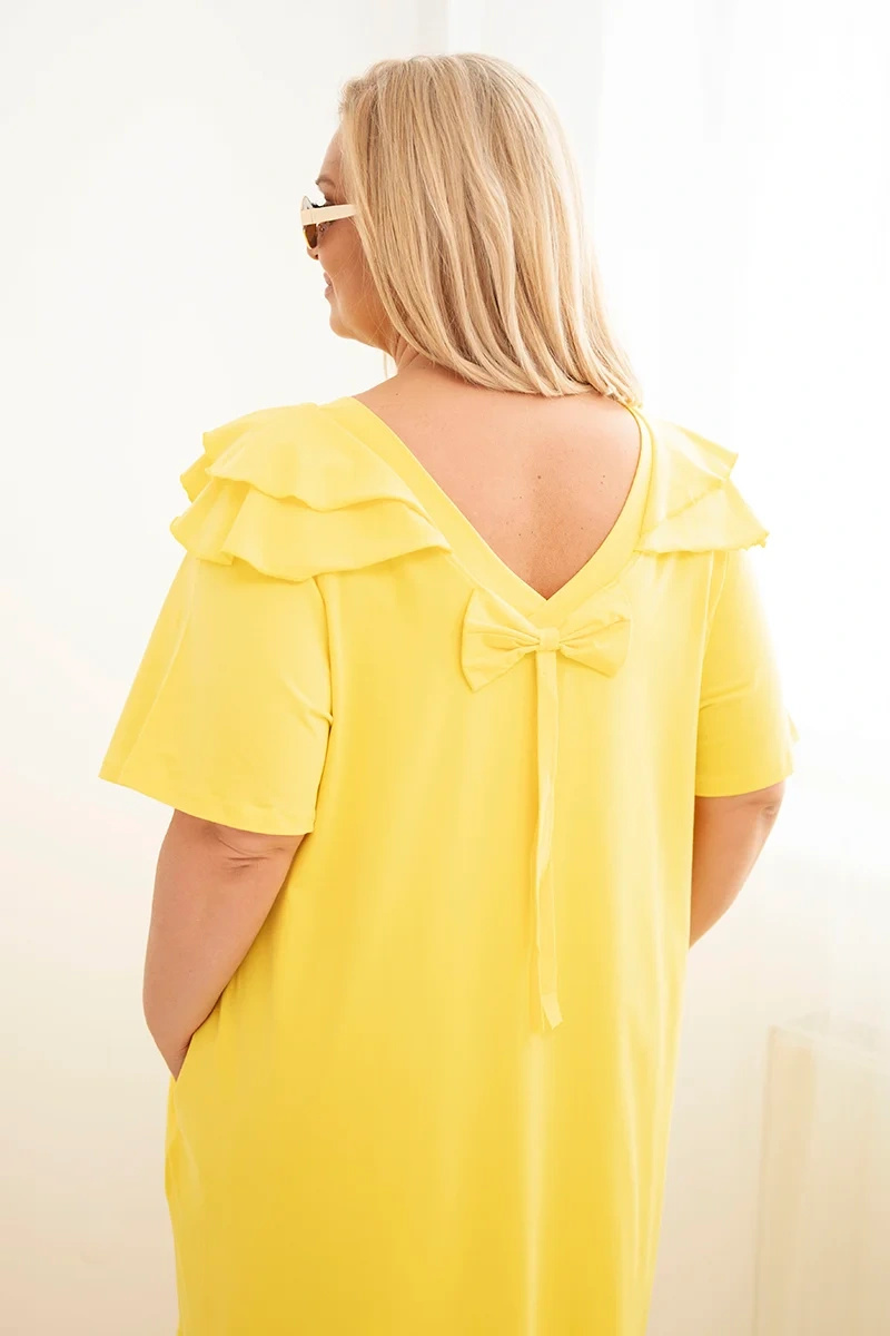 Sukienka damska Plus Size bawełniana z falbanką na ramionach żółta - obrazek 2