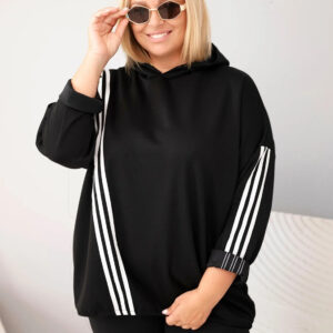 Bluza damska Plus Size wiskozowa z kapturem i ozdobnymi paskami czarna