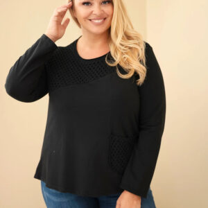 Bluza damska bawełniana Plus Size z ażurową wstawką i kieszenią czarna
