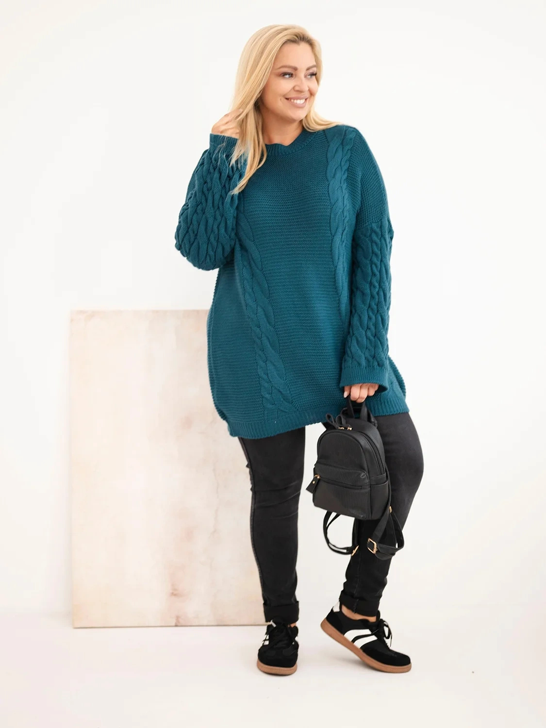 Sweter damski Plus Size z warkoczowym wzorem - obrazek 3