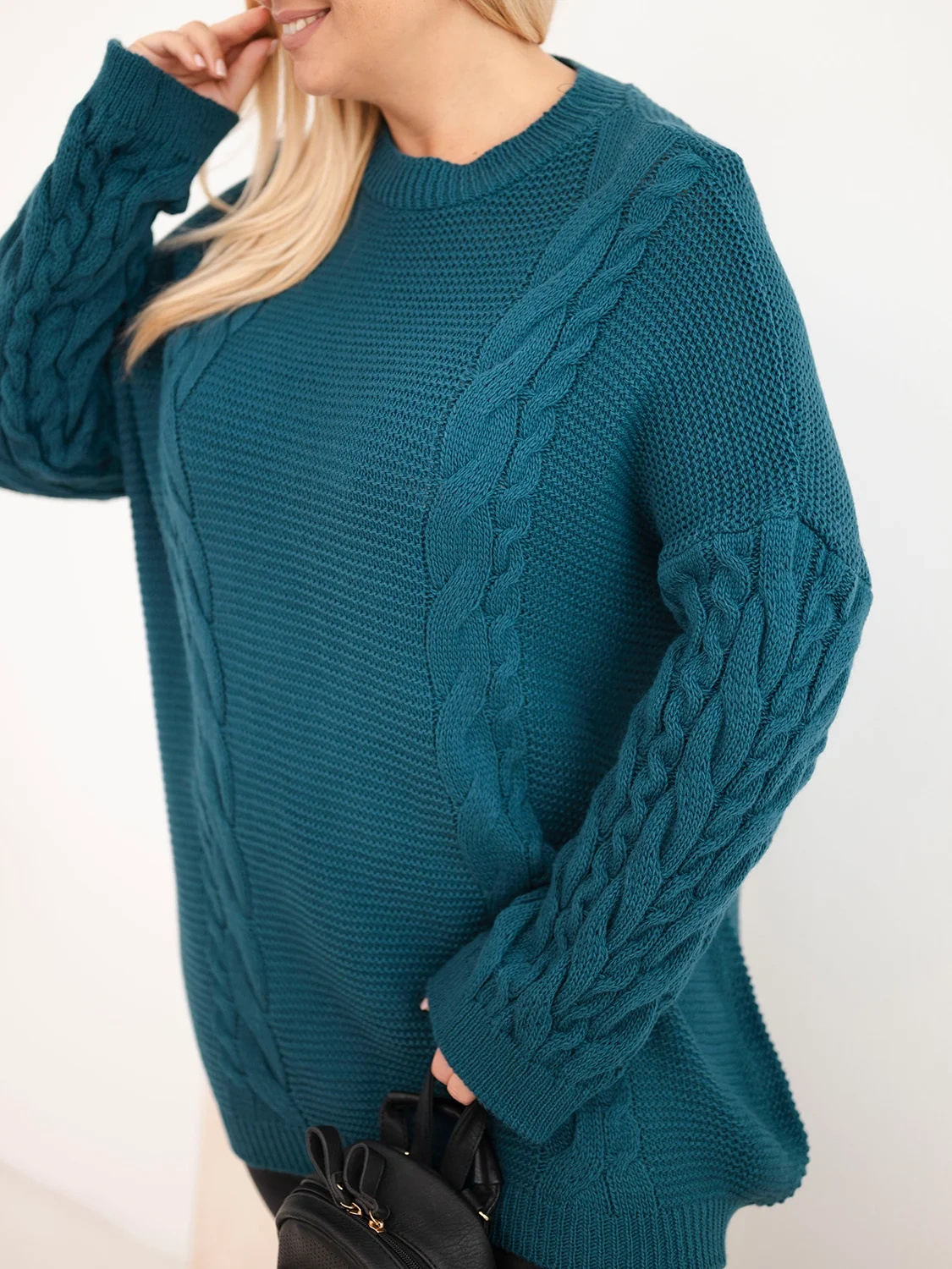 Sweter damski Plus Size z warkoczowym wzorem - obrazek 2