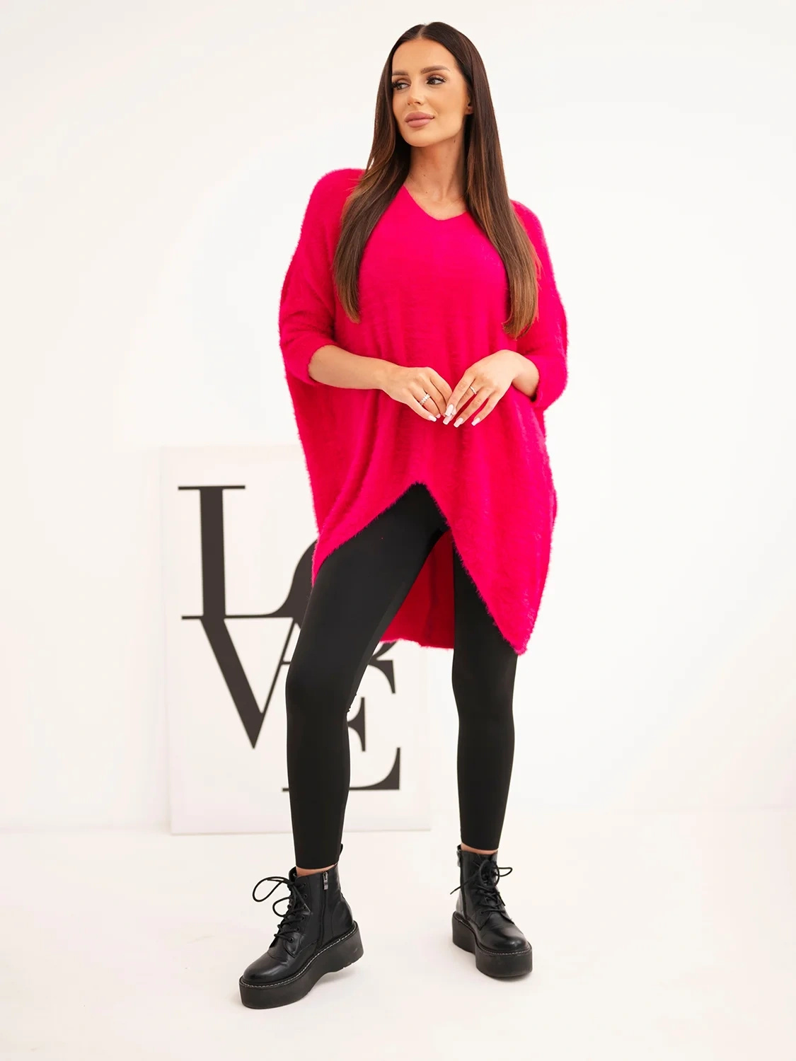 Sweter damski Plus Size z dekoltem V - obrazek 3