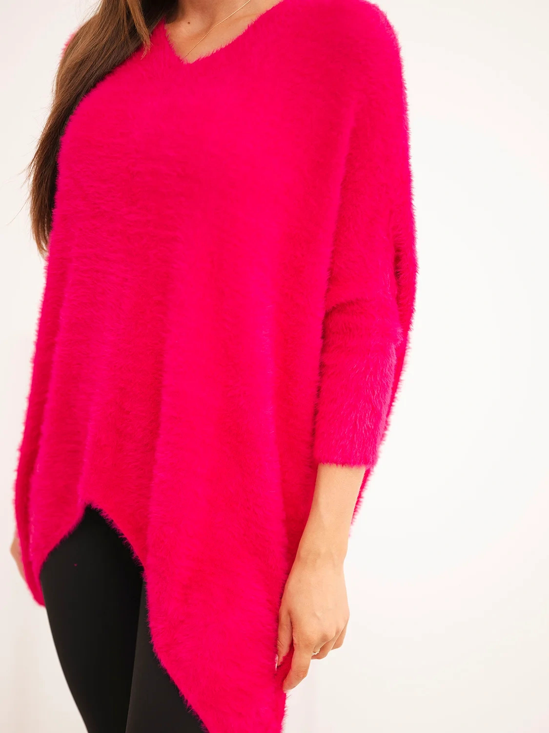 Sweter damski Plus Size z dekoltem V - obrazek 2